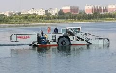 打捞水草割草船